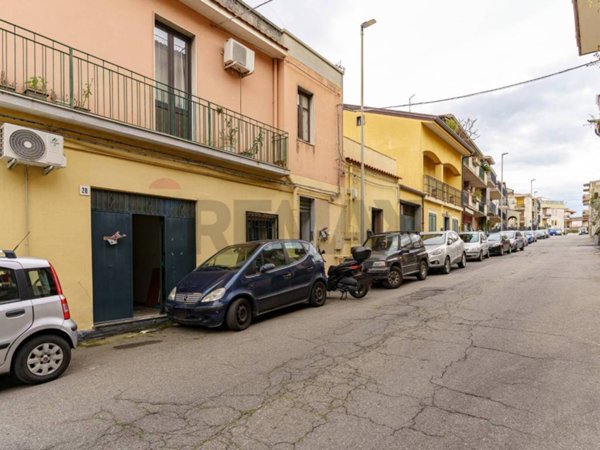 casa indipendente in vendita ad Aci Castello in zona Ficarazzi