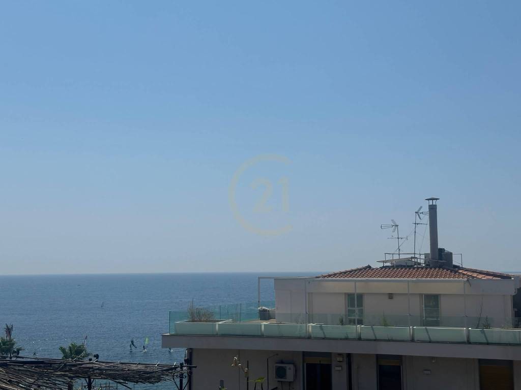 appartamento in vendita ad Aci Castello