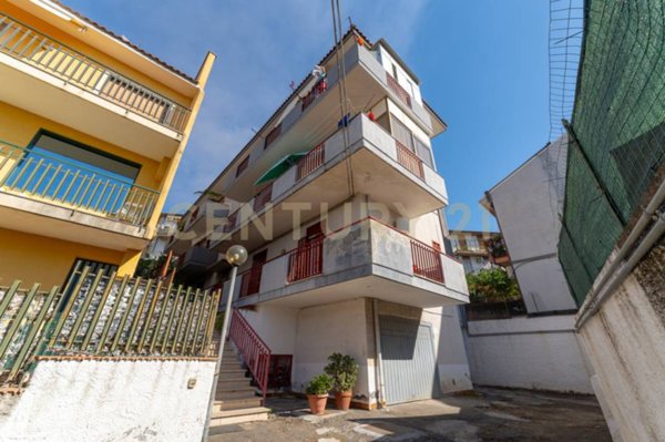 appartamento in vendita ad Aci Castello in zona Ficarazzi