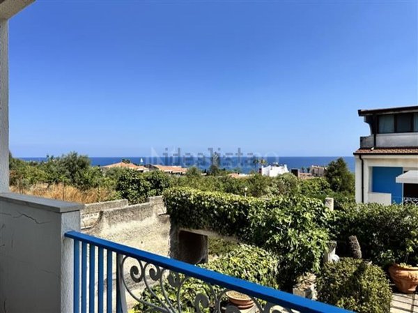 appartamento in vendita ad Aci Castello in zona Cannizzaro