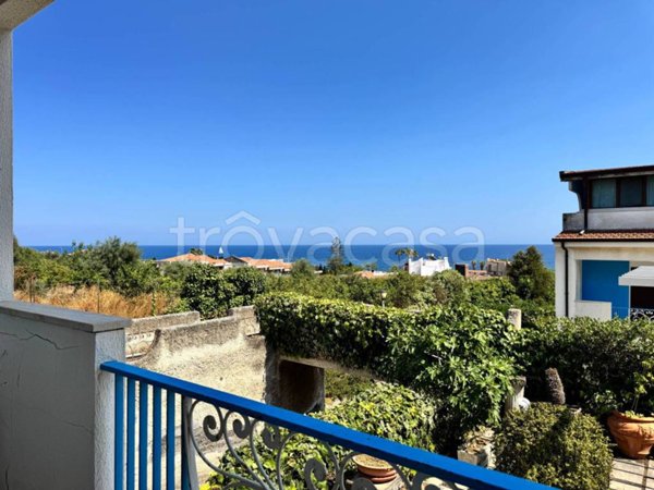 appartamento in vendita ad Aci Castello in zona Cannizzaro