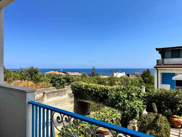 appartamento in vendita ad Aci Castello in zona Cannizzaro