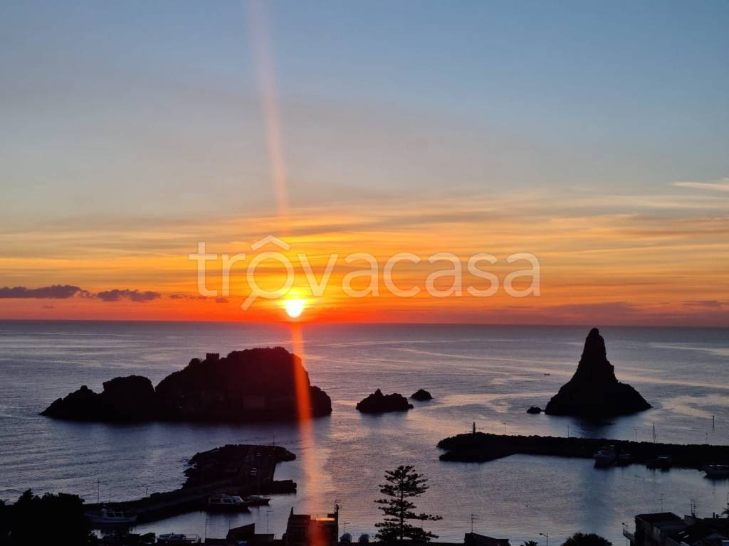 appartamento in vendita ad Aci Castello in zona Aci Trezza