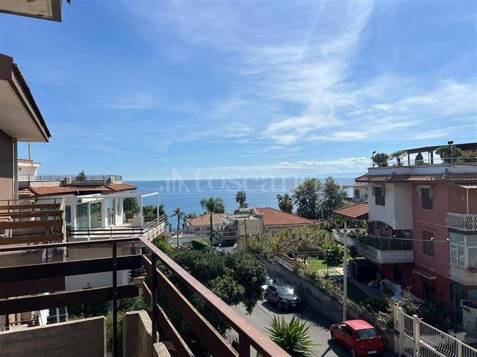 appartamento in vendita ad Aci Castello in zona Aci Trezza