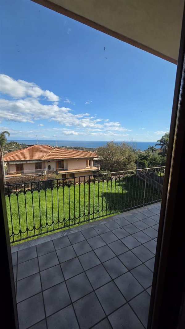 appartamento in vendita ad Aci Castello in zona Aci Trezza