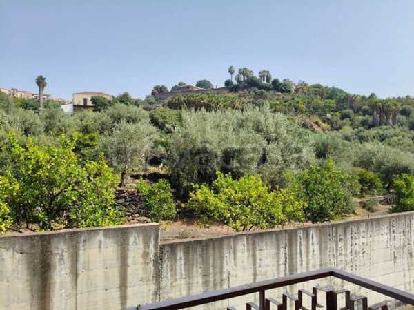 appartamento in vendita ad Aci Castello in zona Ficarazzi