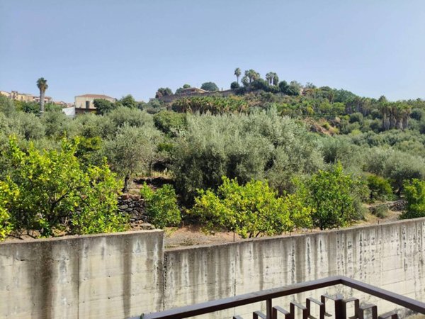 appartamento in vendita ad Aci Castello in zona Ficarazzi
