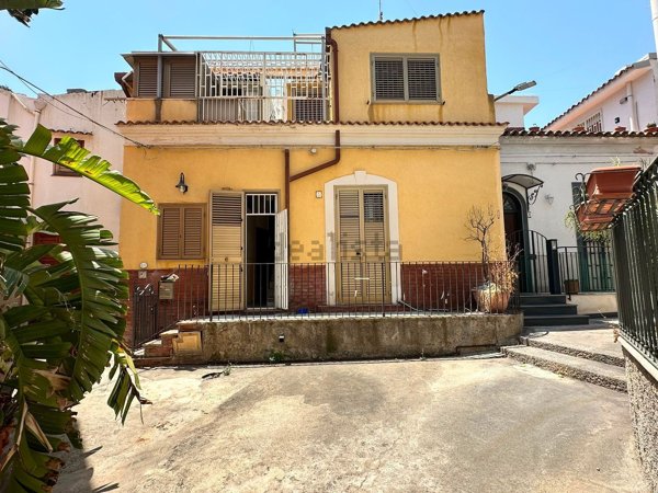 appartamento in vendita ad Aci Castello
