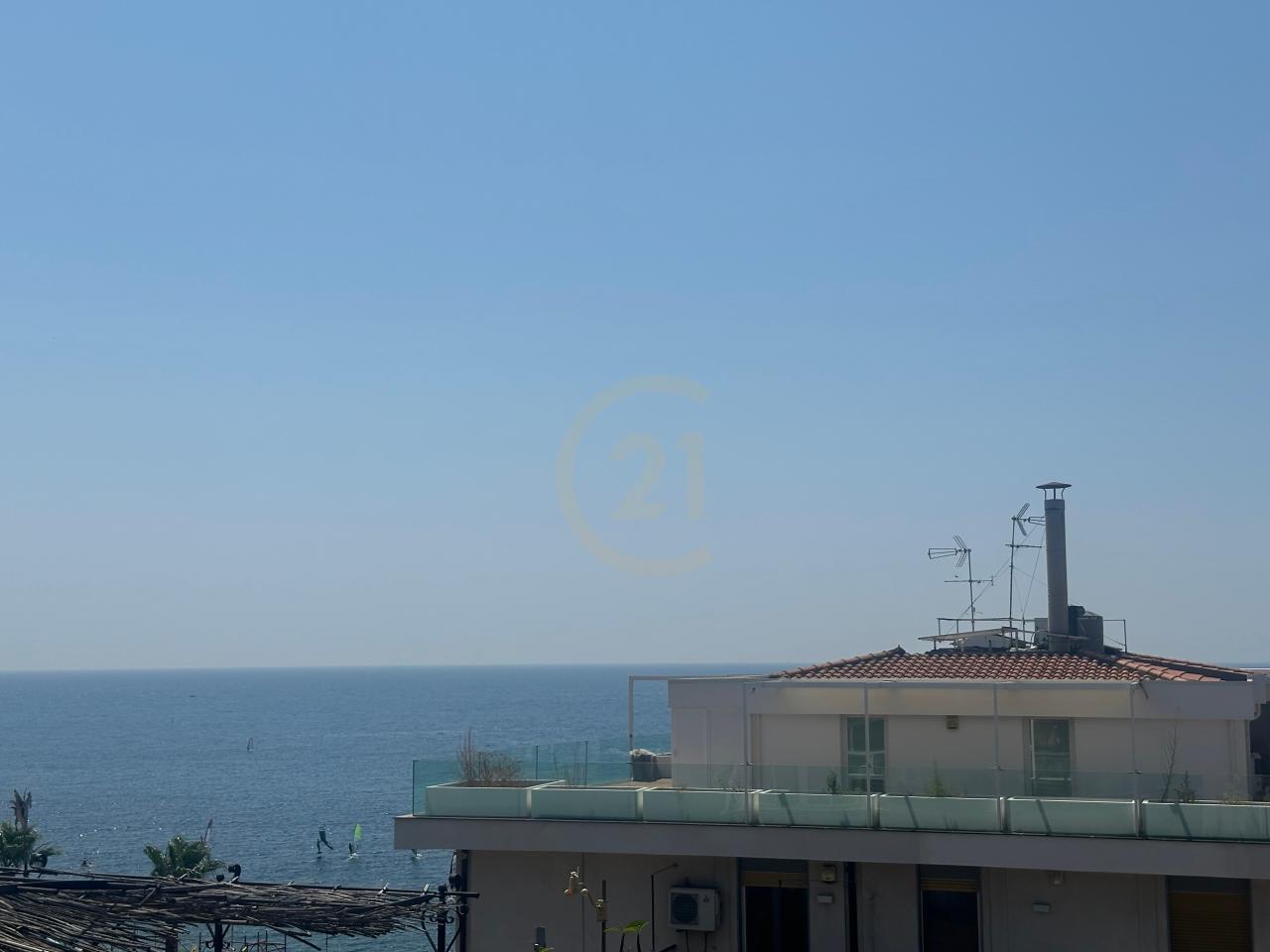 appartamento in vendita ad Aci Castello
