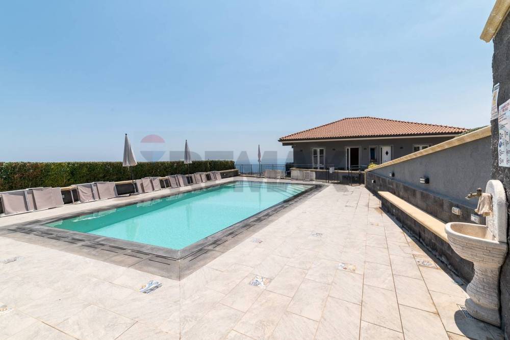 casa indipendente in vendita ad Aci Castello in zona Ficarazzi