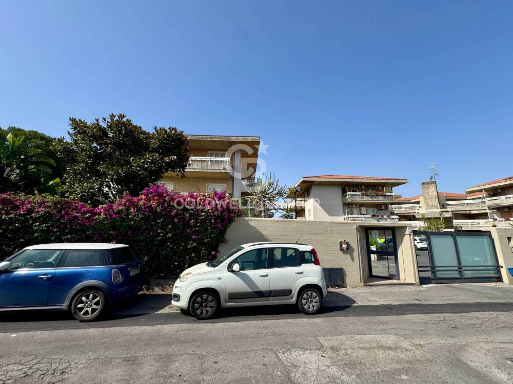 appartamento in vendita ad Aci Castello in zona Aci Trezza