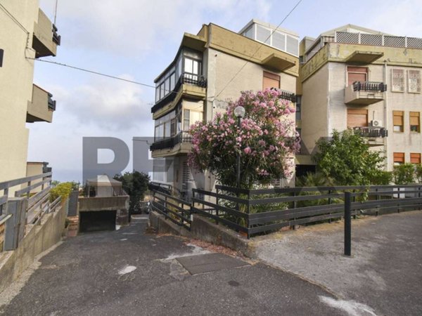 appartamento in vendita ad Aci Castello in zona Ficarazzi