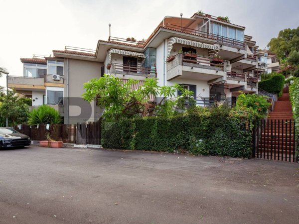 appartamento in vendita ad Aci Castello in zona Aci Trezza