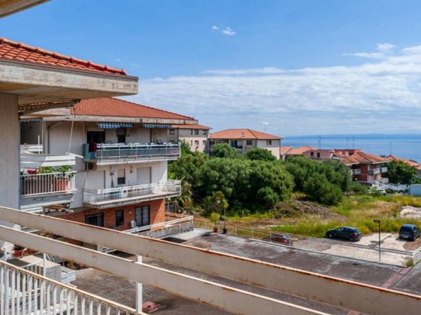 appartamento in vendita ad Aci Castello