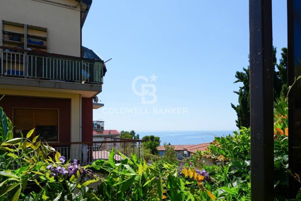 casa indipendente in vendita ad Aci Castello in zona Aci Trezza
