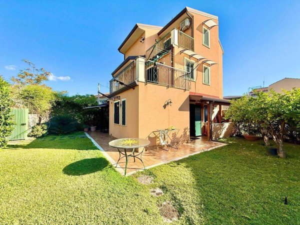 casa indipendente in vendita ad Aci Castello in zona Cannizzaro