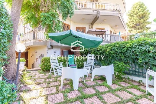 appartamento in vendita ad Aci Castello in zona Aci Trezza