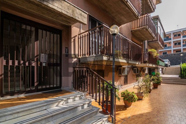 appartamento in vendita ad Aci Castello in zona Aci Trezza