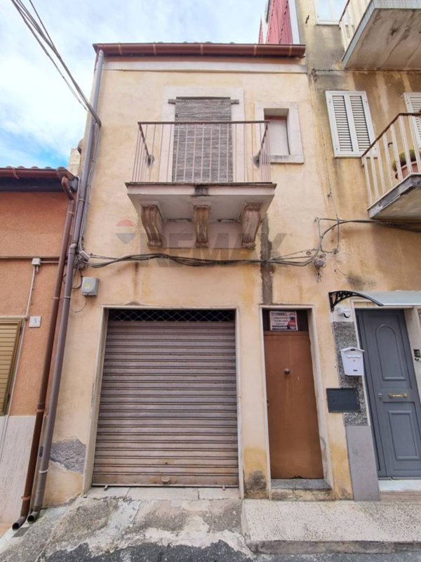casa indipendente in vendita ad Aci Castello