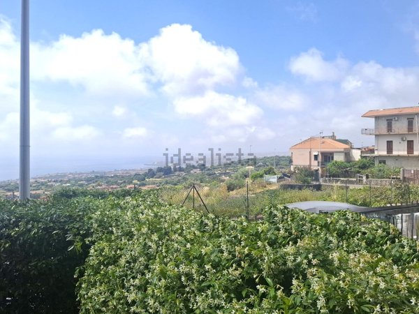 appartamento in vendita ad Aci Castello in zona Ficarazzi
