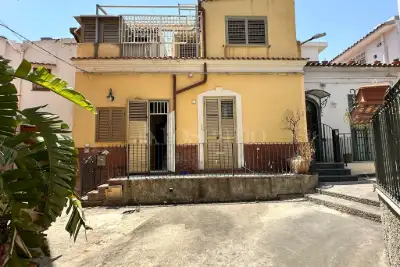 casa indipendente in vendita ad Aci Castello