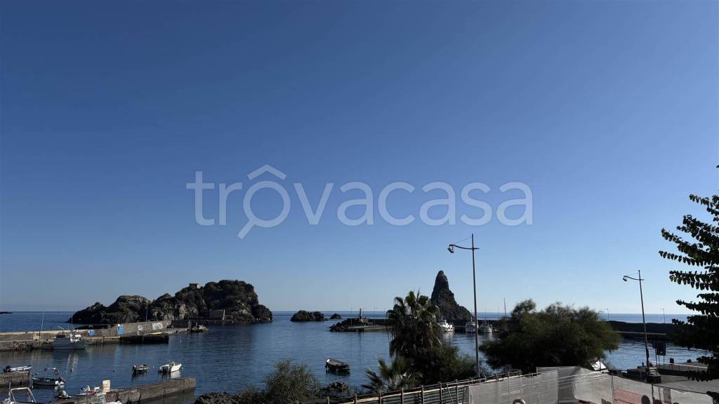 casa indipendente in vendita ad Aci Castello in zona Aci Trezza