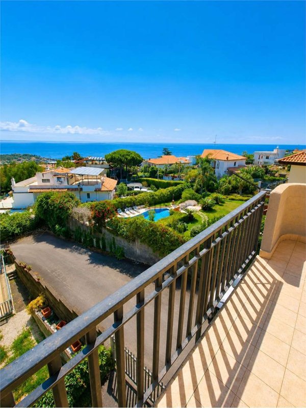 casa indipendente in vendita ad Aci Castello in zona Aci Trezza