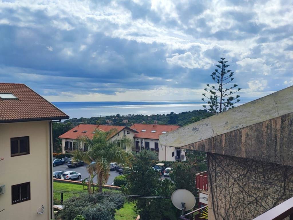 appartamento in vendita ad Aci Castello in zona Ficarazzi