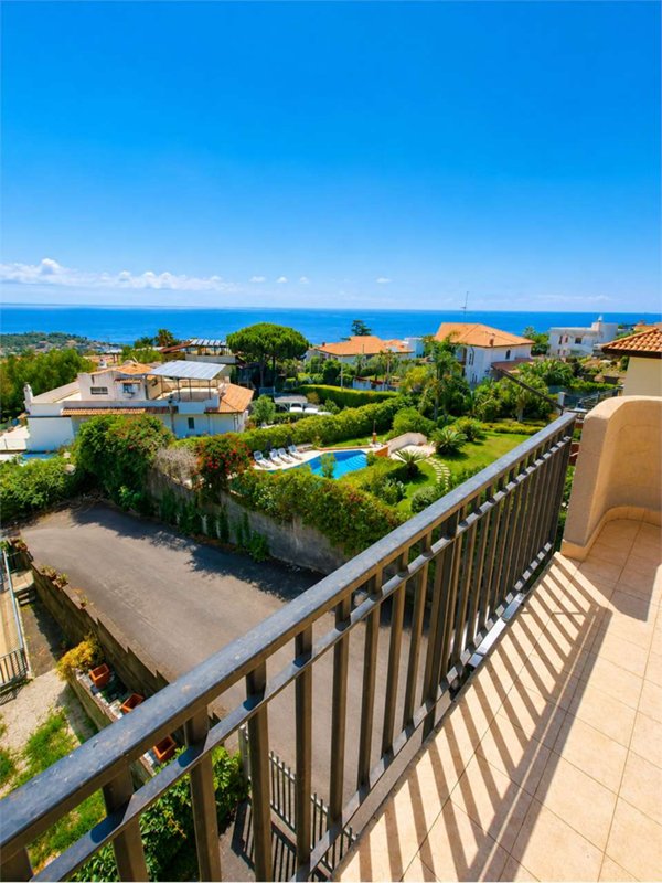casa indipendente in vendita ad Aci Castello in zona Aci Trezza