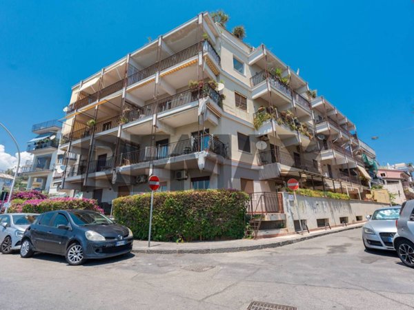 appartamento in vendita ad Aci Castello in zona Aci Trezza