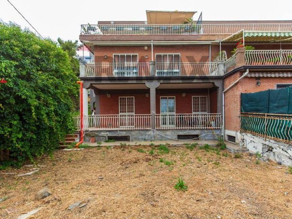 appartamento in vendita ad Aci Castello in zona Aci Trezza