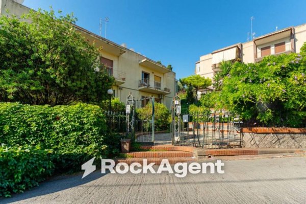 appartamento in vendita ad Aci Castello in zona Aci Trezza