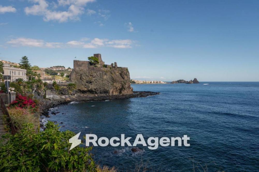 casa indipendente in vendita ad Aci Castello