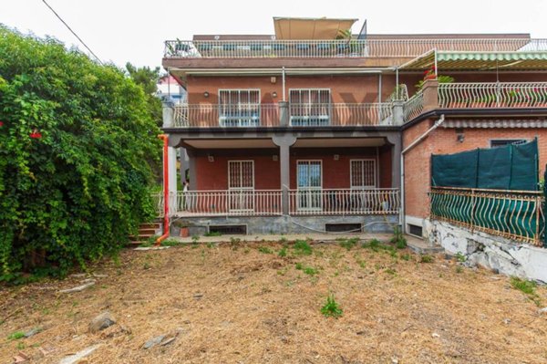 appartamento in vendita ad Aci Castello in zona Aci Trezza