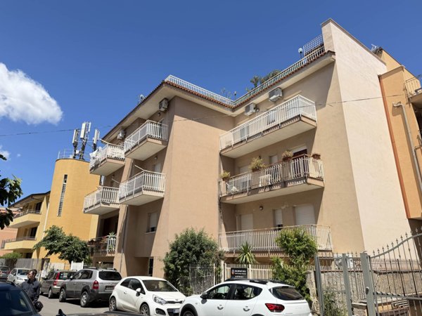 appartamento in vendita ad Aci Castello in zona Ficarazzi