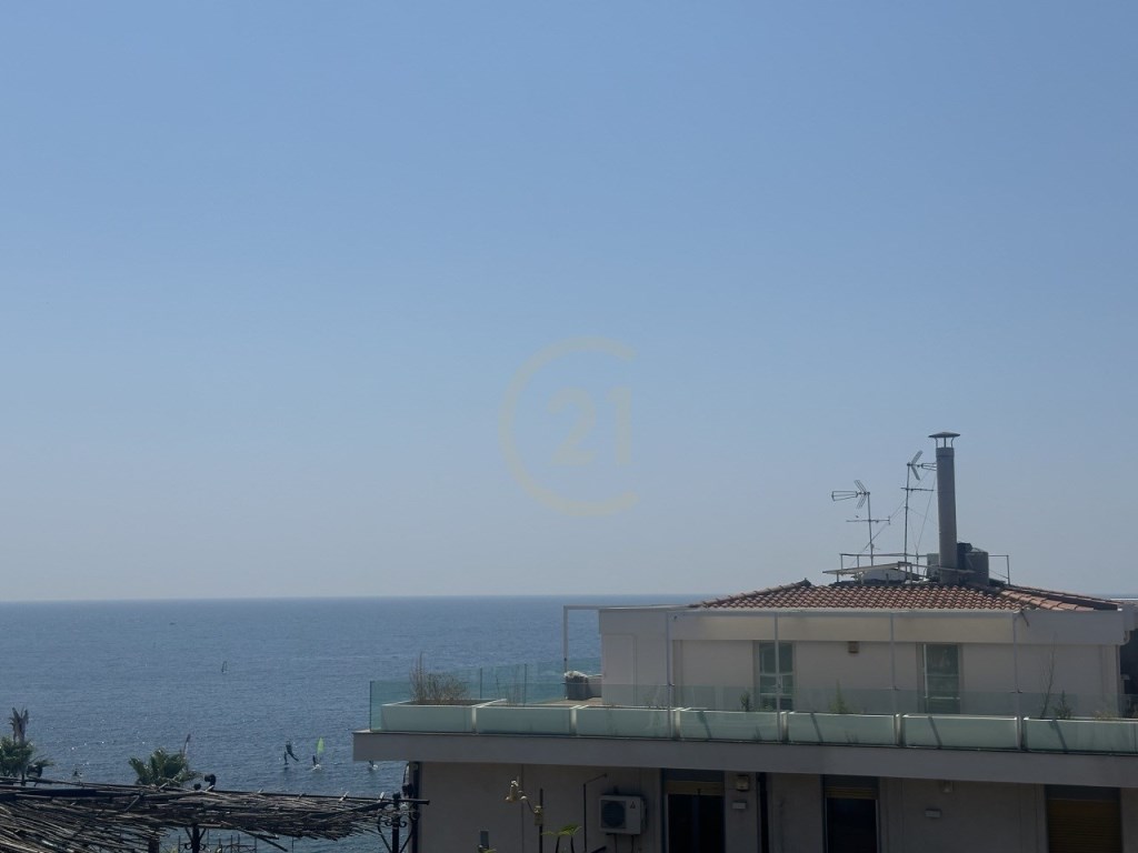 appartamento in vendita ad Aci Castello