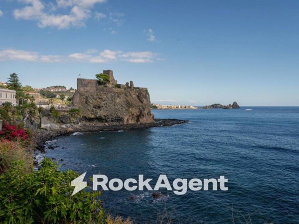 casa indipendente in vendita ad Aci Castello