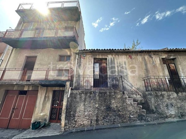 appartamento in vendita ad Aci Castello in zona Ficarazzi