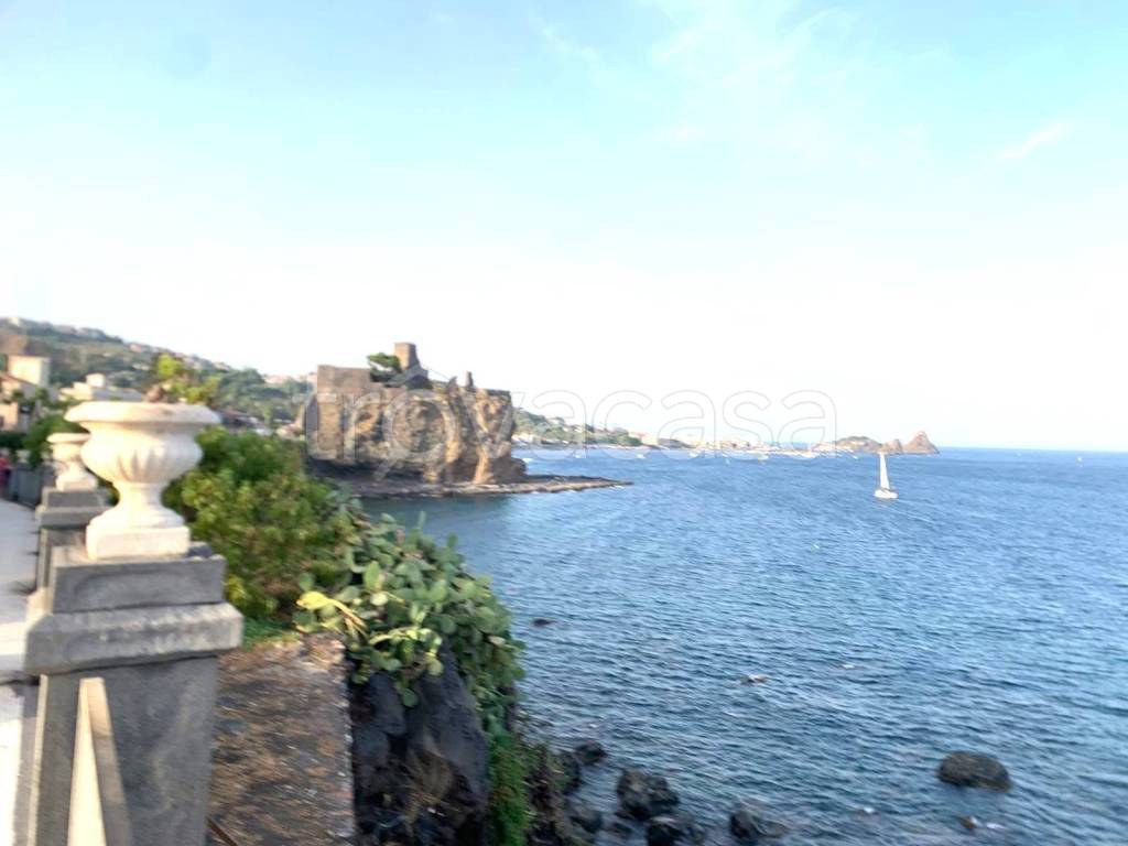 appartamento in vendita ad Aci Castello