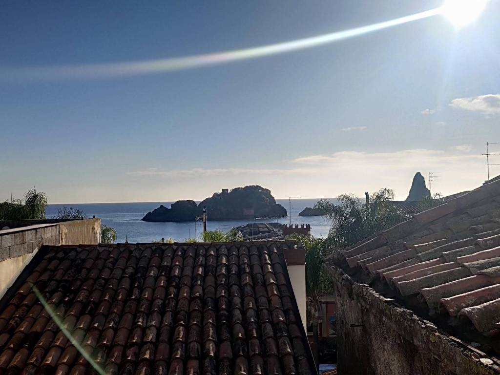 appartamento in vendita ad Aci Castello in zona Aci Trezza