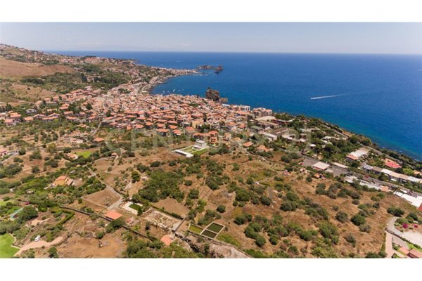 terreno in vendita ad Aci Castello