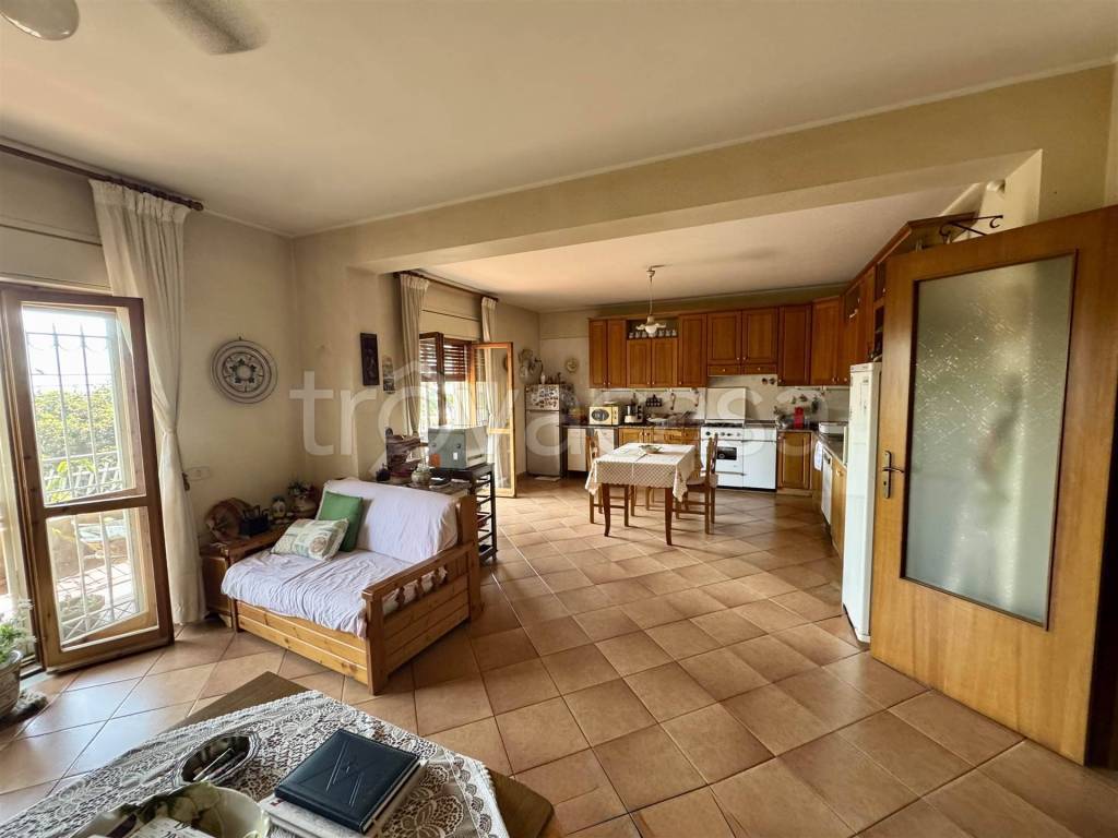 appartamento in vendita ad Aci Castello in zona Ficarazzi
