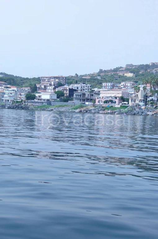 appartamento in vendita ad Aci Castello in zona Aci Trezza