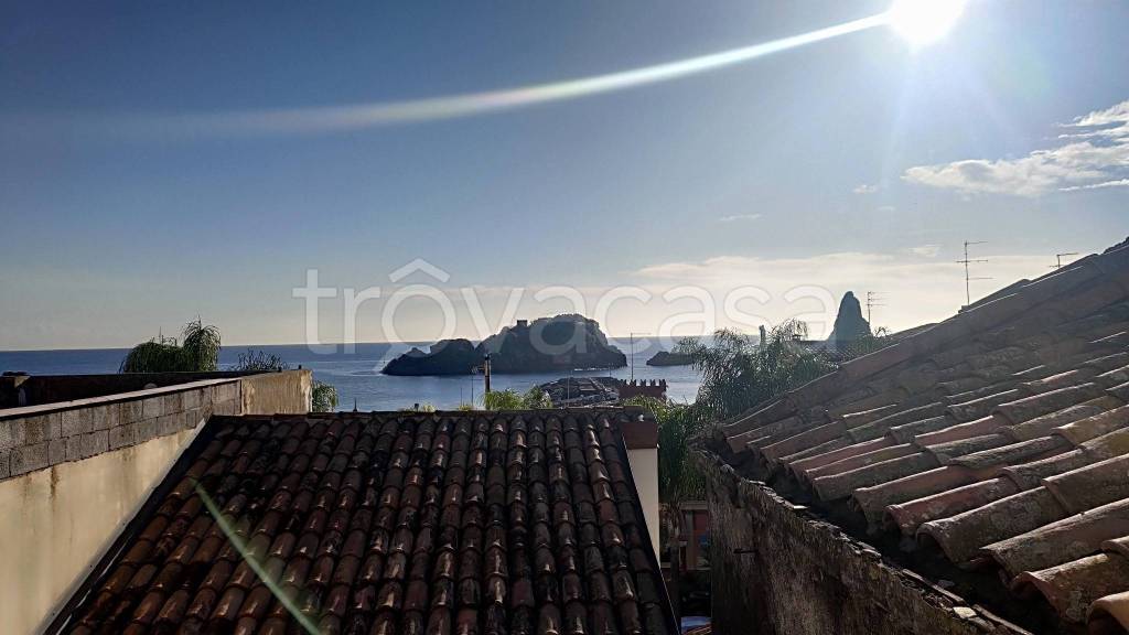 appartamento in vendita ad Aci Castello in zona Aci Trezza