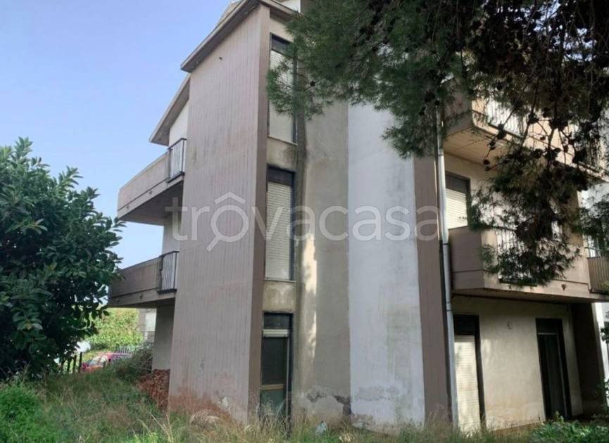 appartamento in vendita ad Aci Castello
