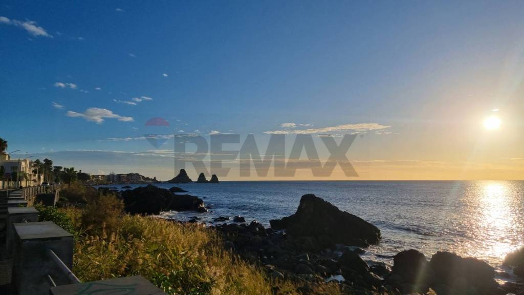 appartamento in vendita ad Aci Castello