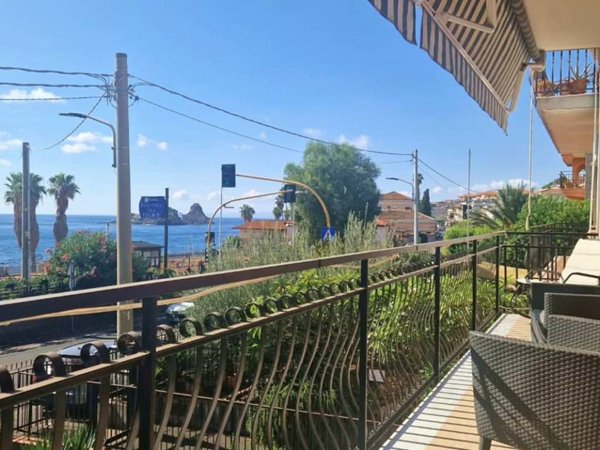 appartamento in vendita ad Aci Castello in zona Aci Trezza