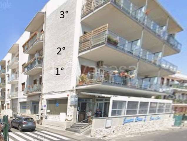 appartamento in vendita ad Aci Castello