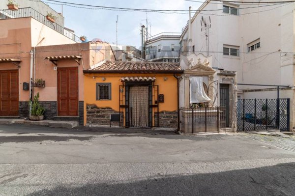 casa indipendente in vendita ad Aci Castello