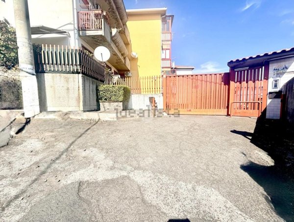 appartamento in vendita ad Aci Castello in zona Ficarazzi